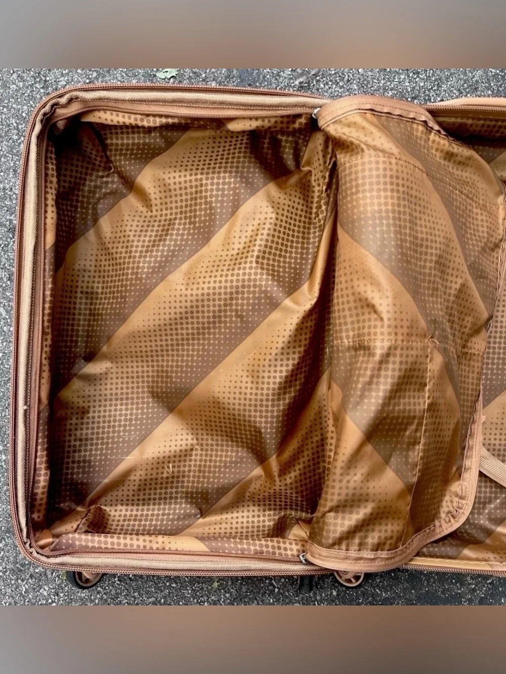 IT Luggage 21.5” Hardside Expandable Carry-On Luggage 4 Wheel Spinner